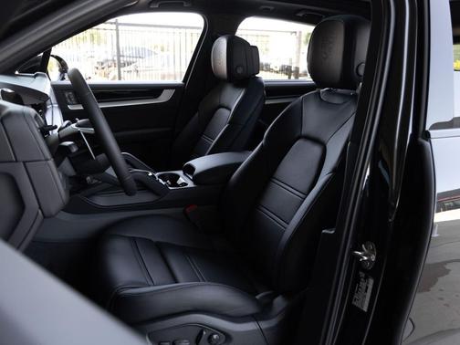 Chromite Black Metallic 2025 Porsche Cayenne Cayenne E-Hybrid