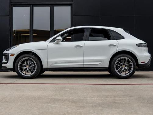2025 Porsche Macan Base