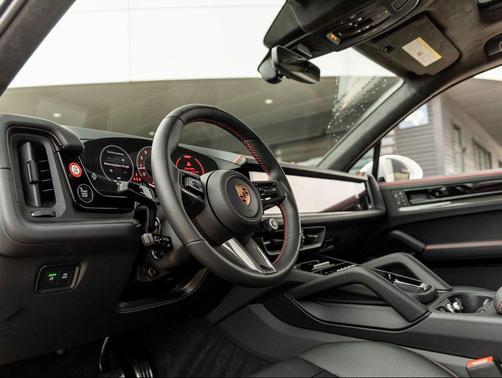 2026 Porsche Cayenne GTS