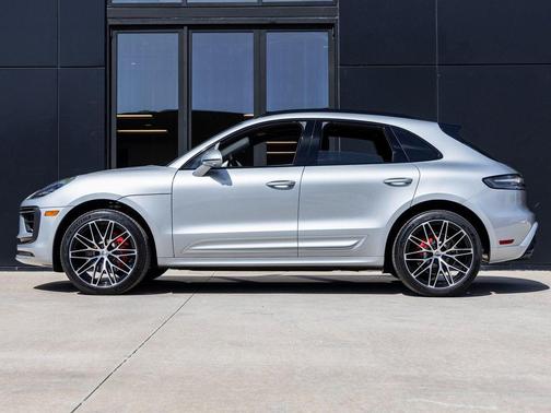 Dolomite Silver Metallic 2025 Porsche Macan Macan