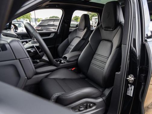Chromite Black Metallic 2026 Porsche Cayenne Cayenne