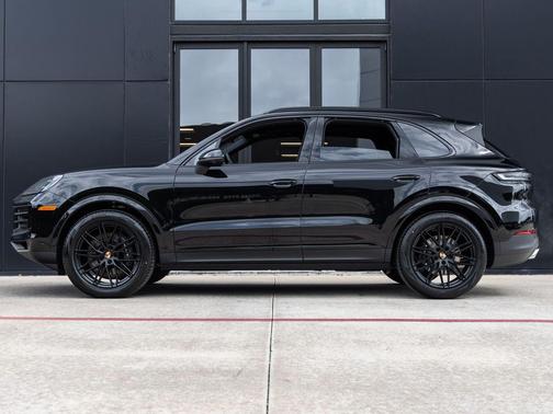 Chromite Black Metallic 2026 Porsche Cayenne Cayenne