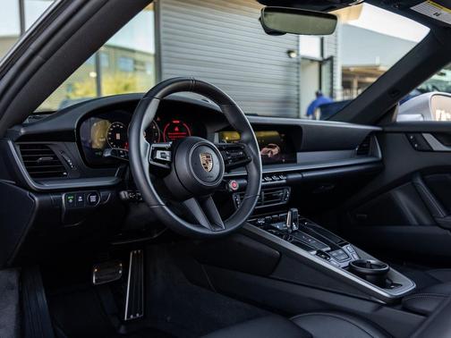 2025 Porsche 911 Carrera