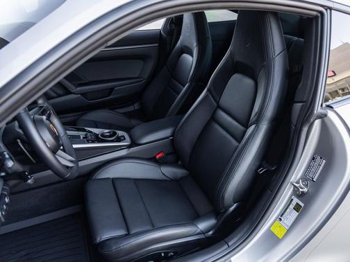 2025 Porsche 911 Carrera