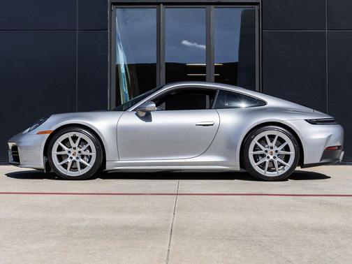 2025 Porsche 911 Carrera