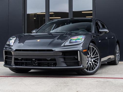 2026 Porsche Panamera 4