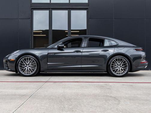 2026 Porsche Panamera 4