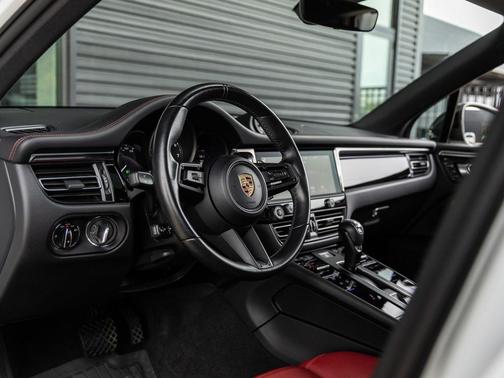 Carrara White Metallic 2023 Porsche Macan T