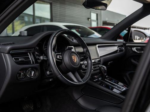 2023 Porsche Macan T