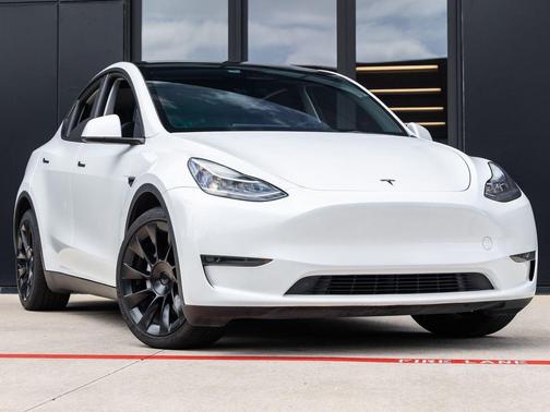 Pearl White Multi-Coat 2023 Tesla Model Y Long Range Dual Motor All-Wheel Drive