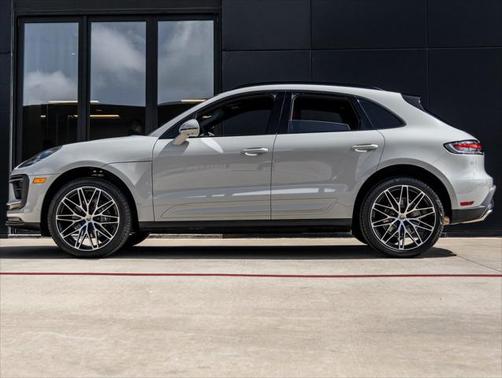 2025 Porsche Macan Base