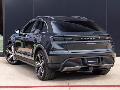 2025 Porsche Macan 4S