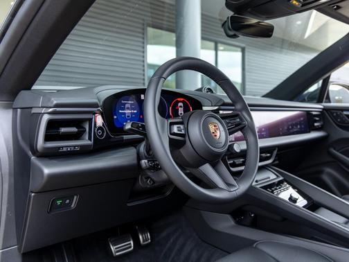 2025 Porsche Macan 4S