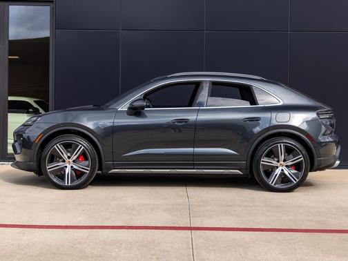 2025 Porsche Macan 4S