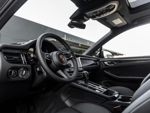 Volcano Grey Metallic 2026 Porsche Macan Macan