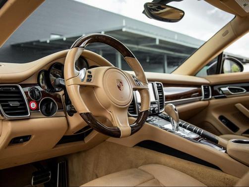 2013 Porsche Panamera 4