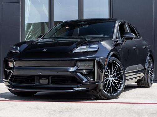 2025 Porsche Macan Turbo