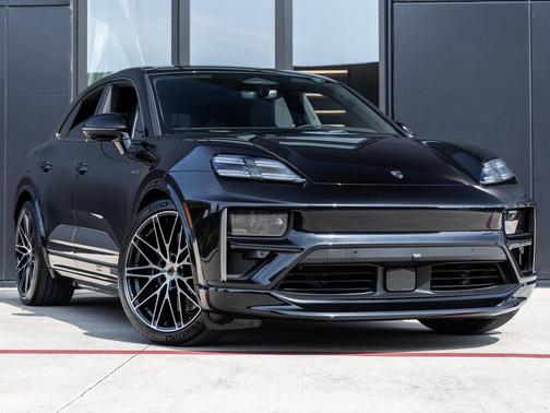 2025 Porsche Macan Turbo