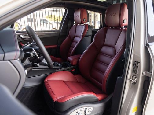 Chalk 2026 Porsche Macan Macan GTS