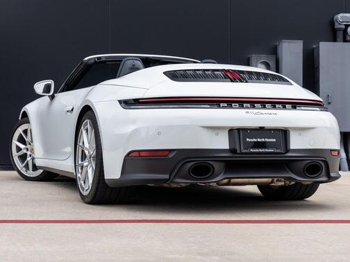 2025 Porsche 911 Carrera