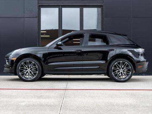 2025 Porsche Macan Base