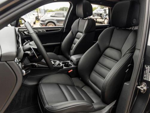 Volcano Grey Metallic 2026 Porsche Macan Macan