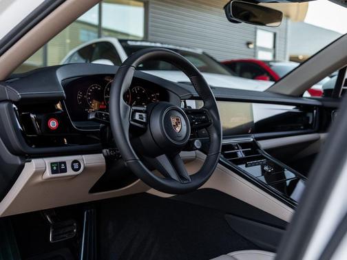 2026 Porsche Panamera 4