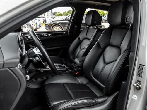 2021 Porsche Macan Base