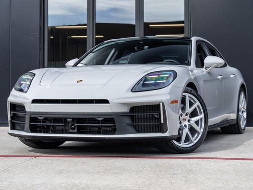 2026 Porsche Panamera 4