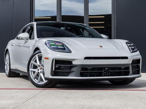 2026 Porsche Panamera 4