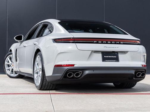 2026 Porsche Panamera 4