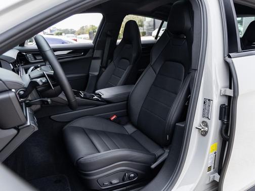 2026 Porsche Panamera 4