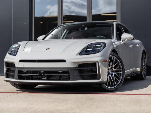 2026 Porsche Panamera 4