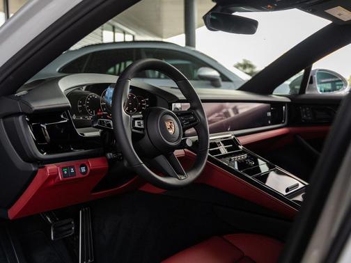 2026 Porsche Panamera 4