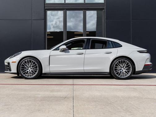 2026 Porsche Panamera 4