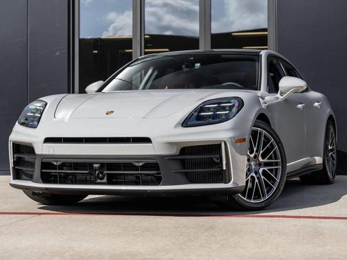 2026 Porsche Panamera 4