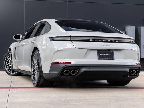 2026 Porsche Panamera 4