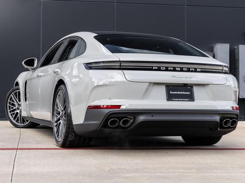 2026 Porsche Panamera 4
