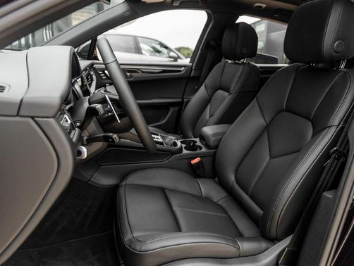 Jet Black Metallic 2026 Porsche Macan Macan