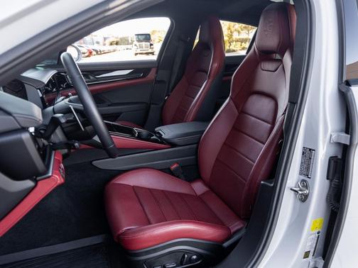 2024 Porsche Panamera 4