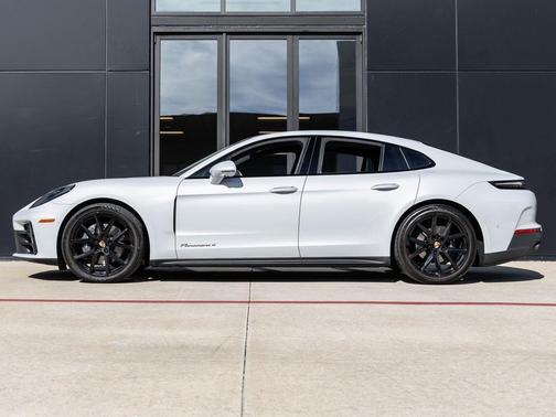 2024 Porsche Panamera 4