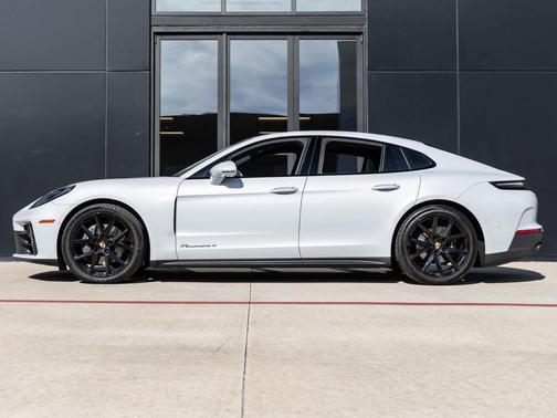 2024 Porsche Panamera 4