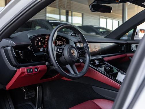 2024 Porsche Panamera 4