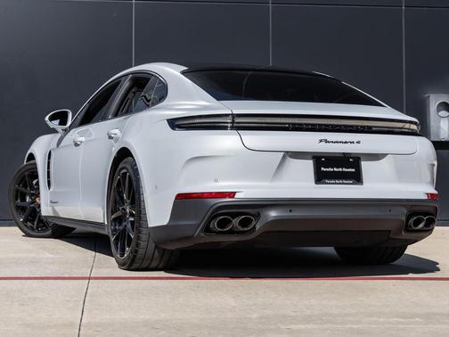 2024 Porsche Panamera 4