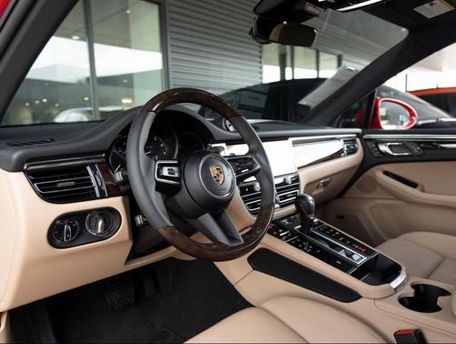 2025 Porsche Macan 