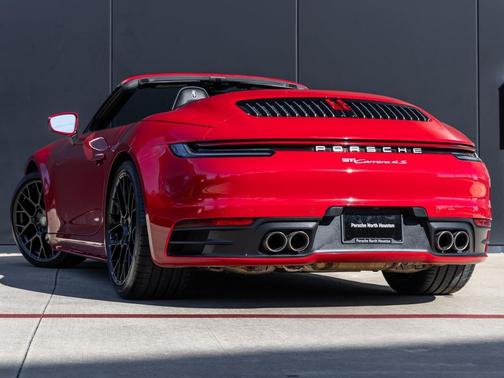 2020 Porsche 911 Carrera 4S Cabriolet