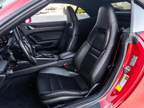 2020 Porsche 911 Carrera 4S Cabriolet