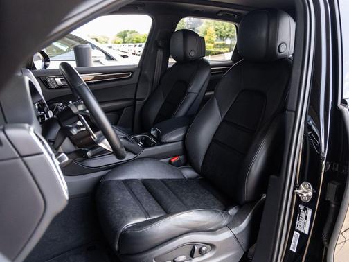 Black 2023 Porsche Cayenne Cayenne