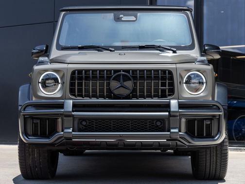 MANUFAKTUR Olive Metallic 2026 Mercedes-Benz AMG G 63 G 63 AMG