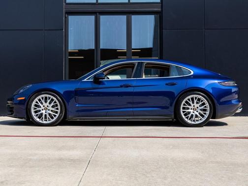 2022 Porsche Panamera Platinum Edition